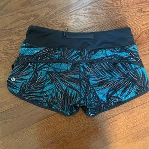 Lululemon 2.5” Shorts (Lined)